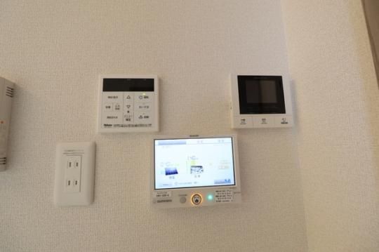 �y���̑��z�@���j�^�t�C���^�[�z��