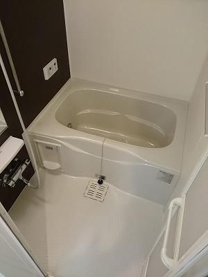 �y���̑��z�@�o�X�^�V�����[